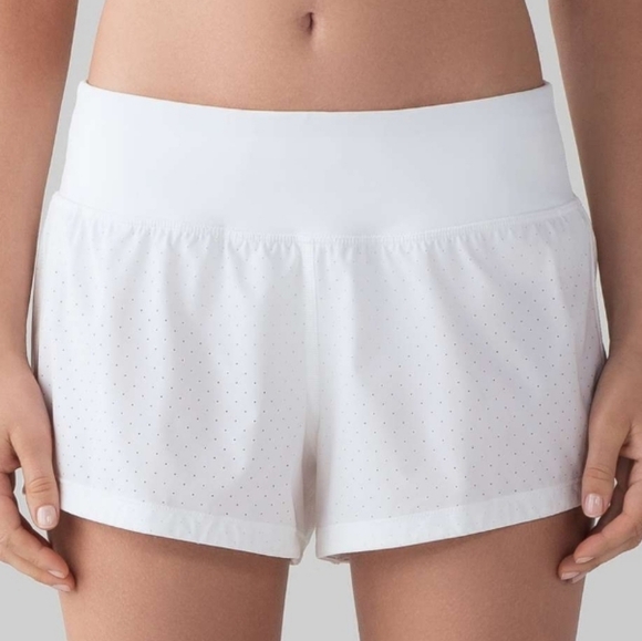 Lululemon Final Lap Short (2.5")White - Picture 1 of 15